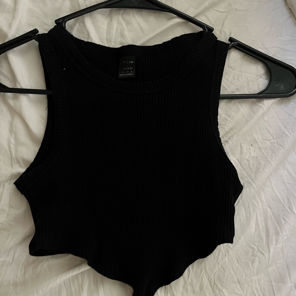 asymmetrical hem rib-knit crop tank top